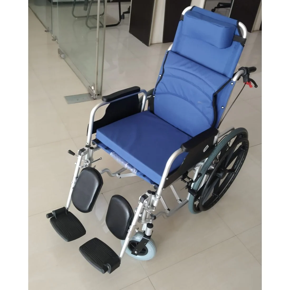 Karma Aurora 4 Reclining Wheelchair with Dining